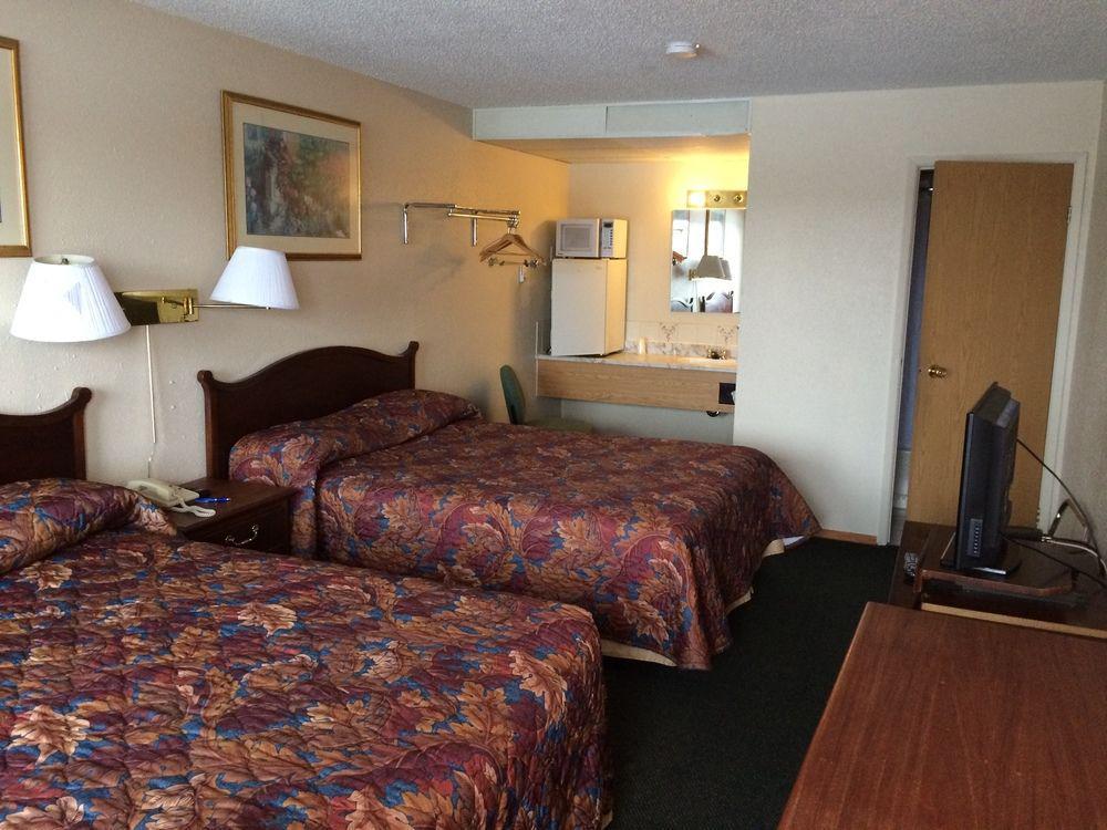 Red Deer Inn & Suites 外观 照片